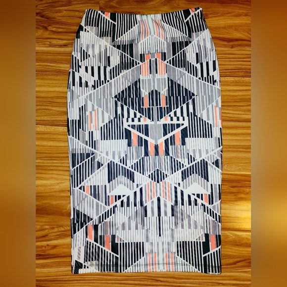Highwaisted Pencil Skirt with Geometric Pattern Orange Highlights Size XS - Picture 2 of 6